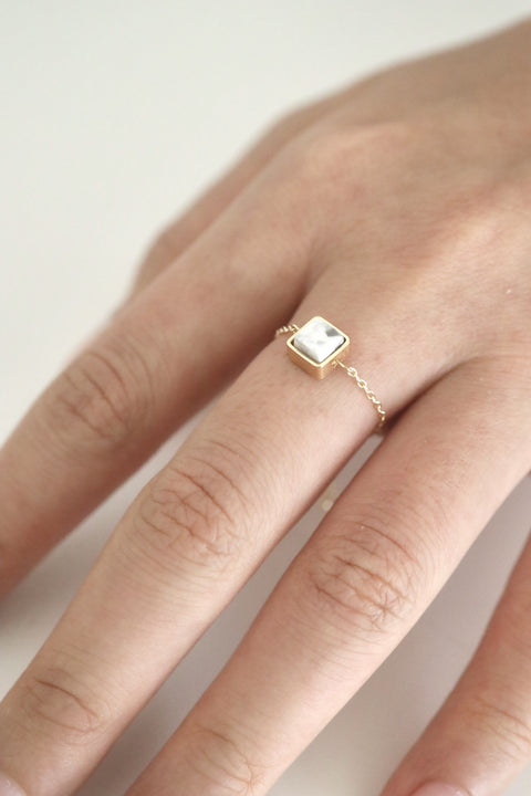 Howlite Adjustable Chain Ring