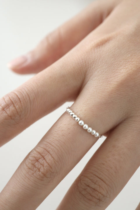 Silvery Pearl Adjustable Chain Ring