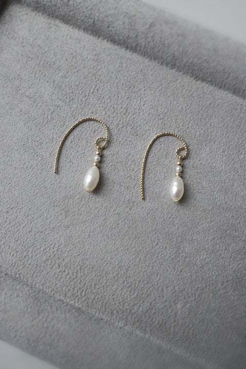 Freshwater Pearl Dangle Earrings - Gold
