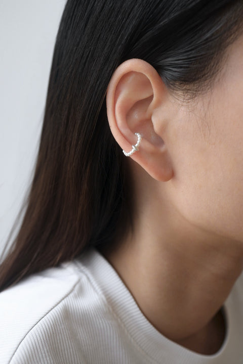 Silvery Orbit Pearl Ear Cuff
