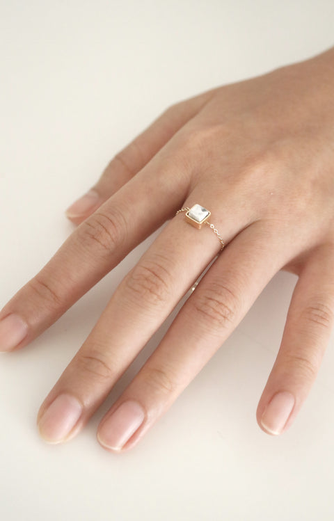 Howlite Adjustable Chain Ring