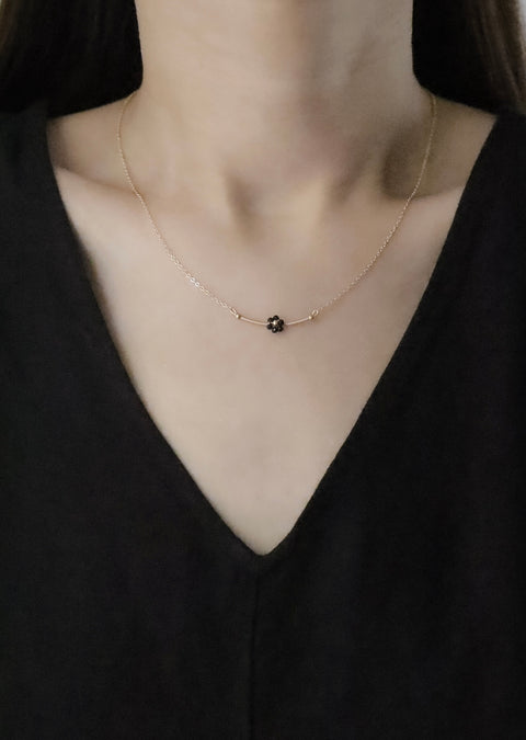 Single Black Daisy Necklace