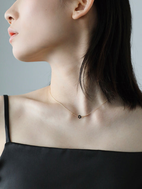 Single Black Daisy Necklace