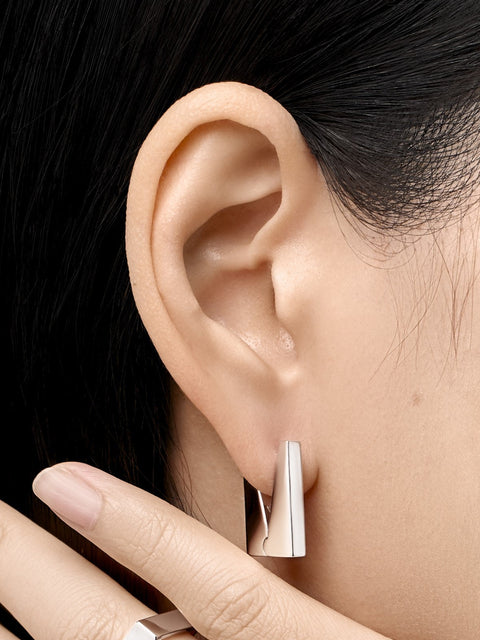 V GEOMETRIC EARRINGS