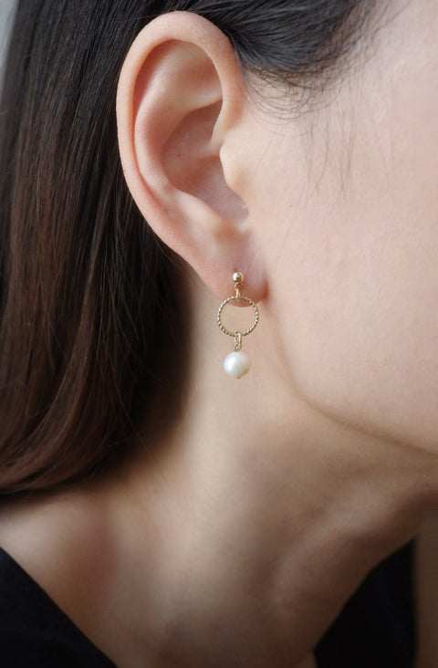 Pearl Dangle Earrings - Gold