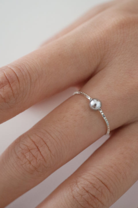 Silvery Grey Pearl Adjustable Chain Ring