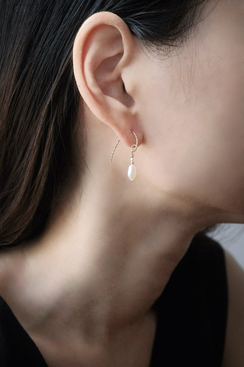 Freshwater Pearl Dangle Earrings - Gold