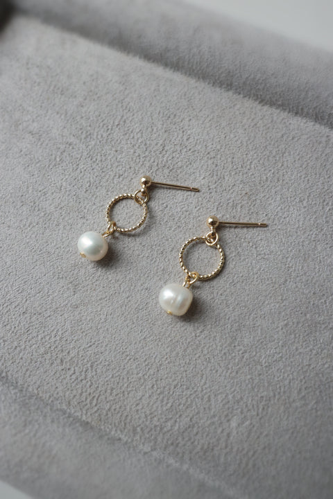 Pearl Dangle Earrings - Gold