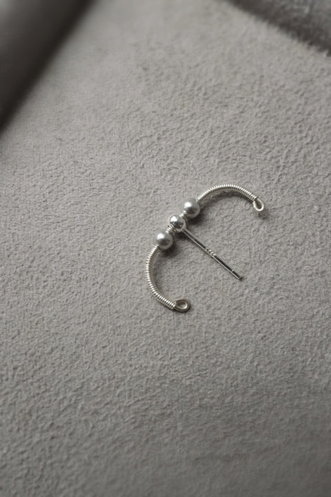 Silvery Grey Pearl Arc Wire Earring