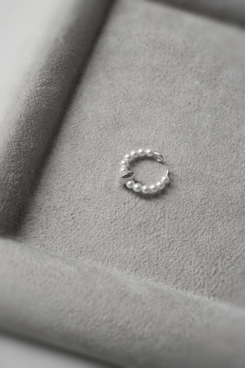 Silvery Orbit Pearl Ear Cuff
